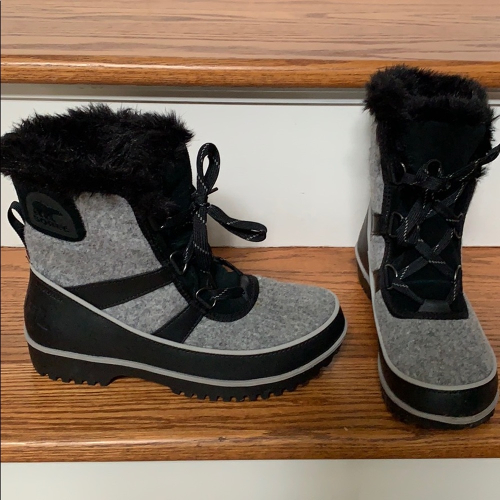 Sorel Tivoli II Suede Snow Boots 6M